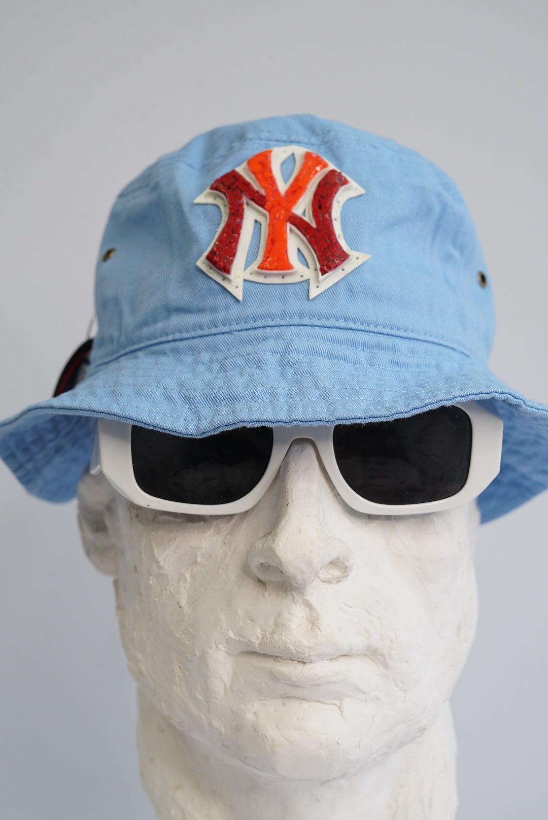 close up of baby blue bucket hat with yankees logo