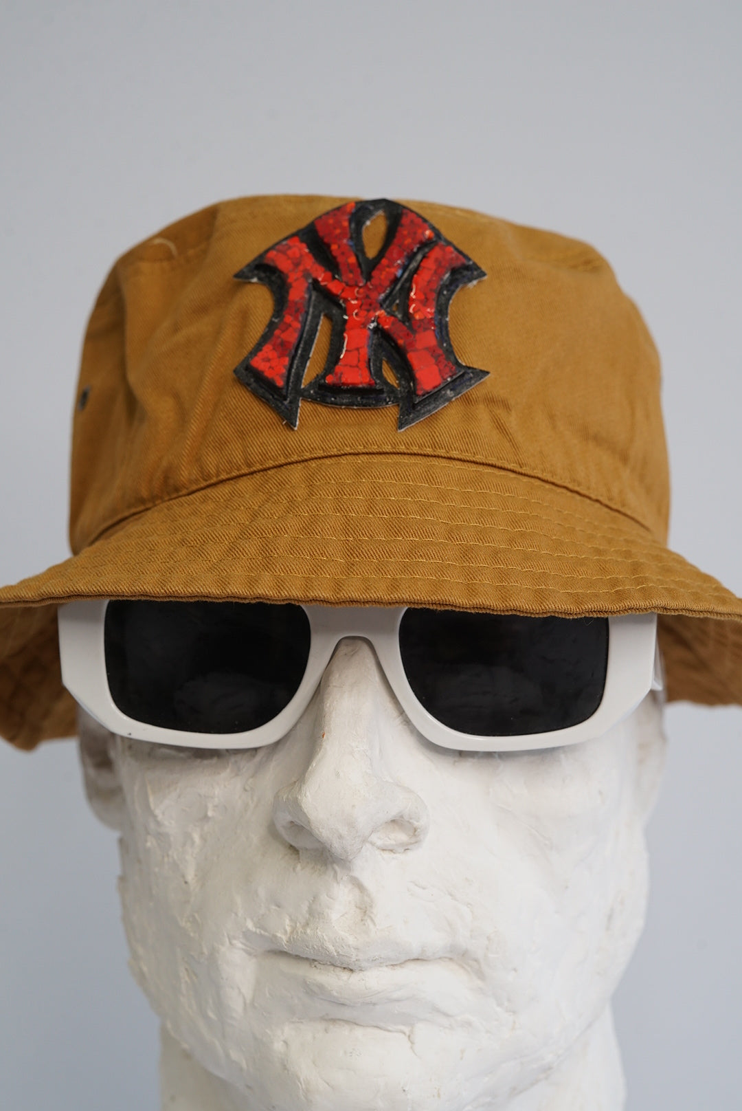 Light Brown Cotton Bucket Hate with red glass Yankees micro Mosaic insignia
